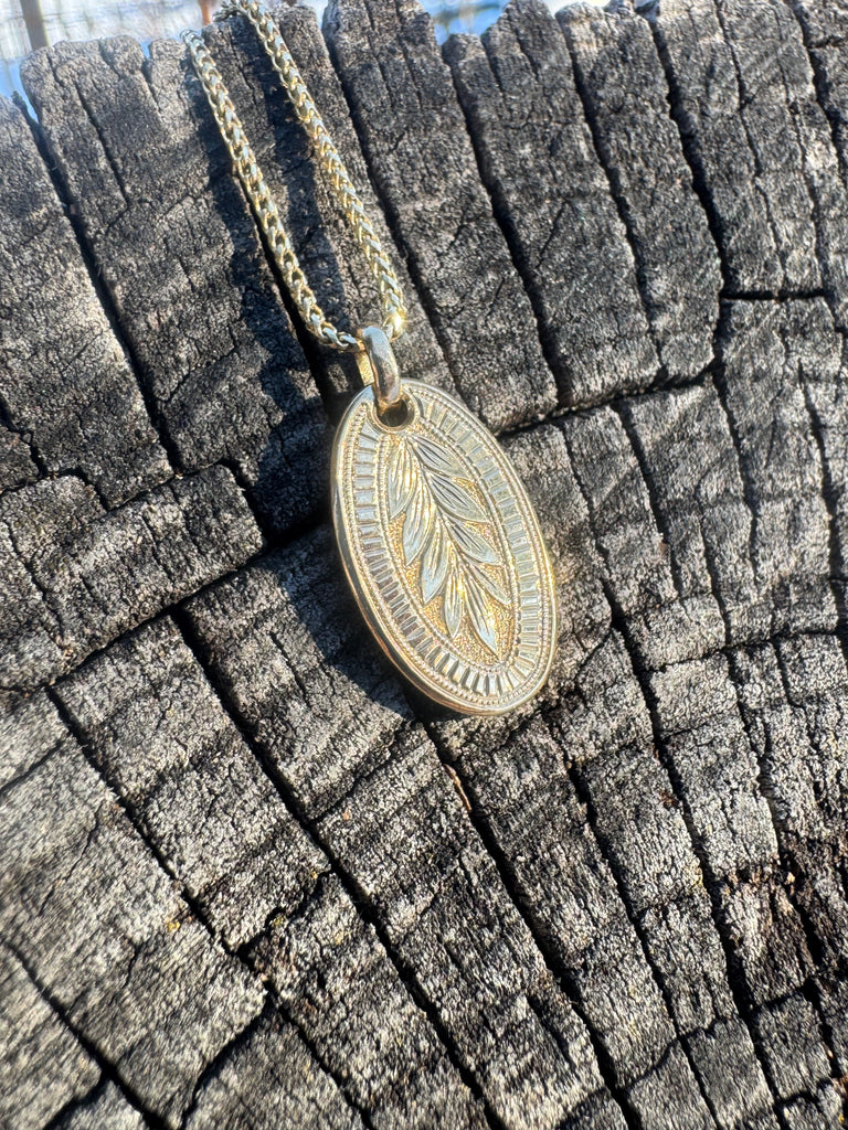 Purple Sapphire / 18k gold Gem Tag