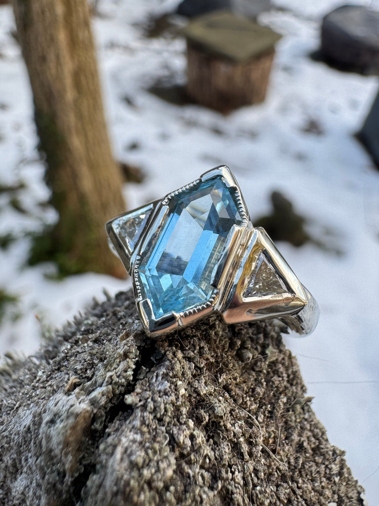 Aquamarine/diamonds ring