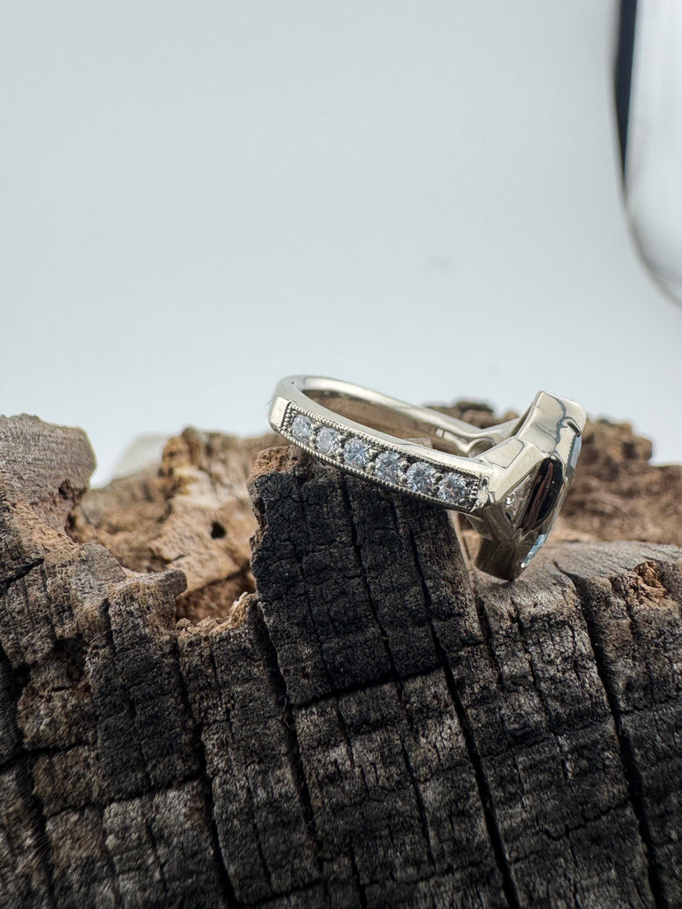 Aquamarine/diamonds ring