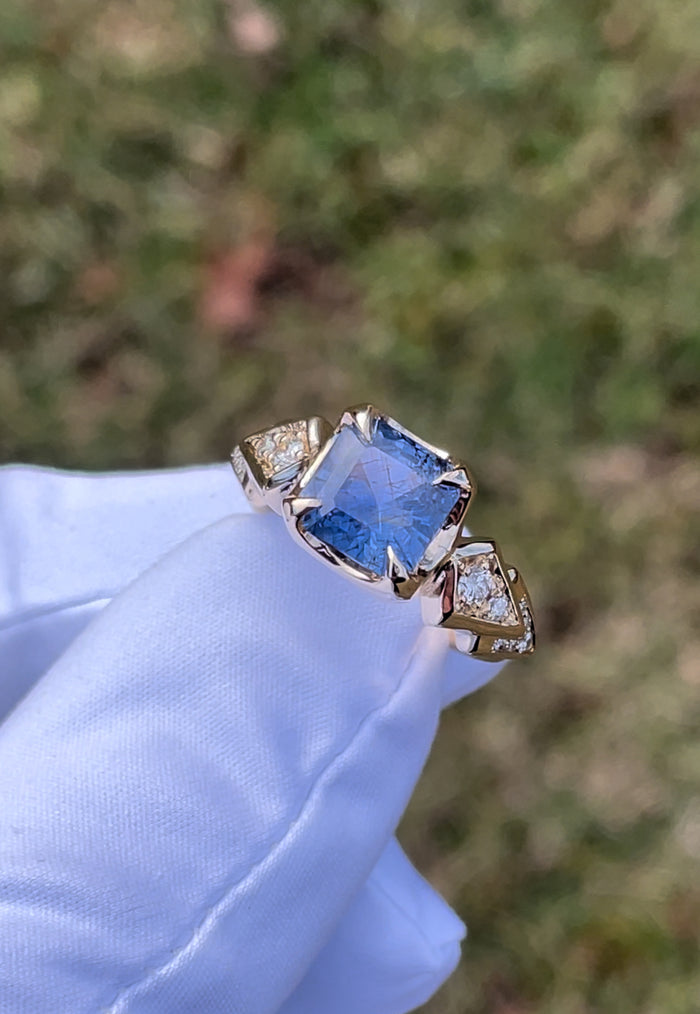 Sapphire and Diamond Ring 14ky