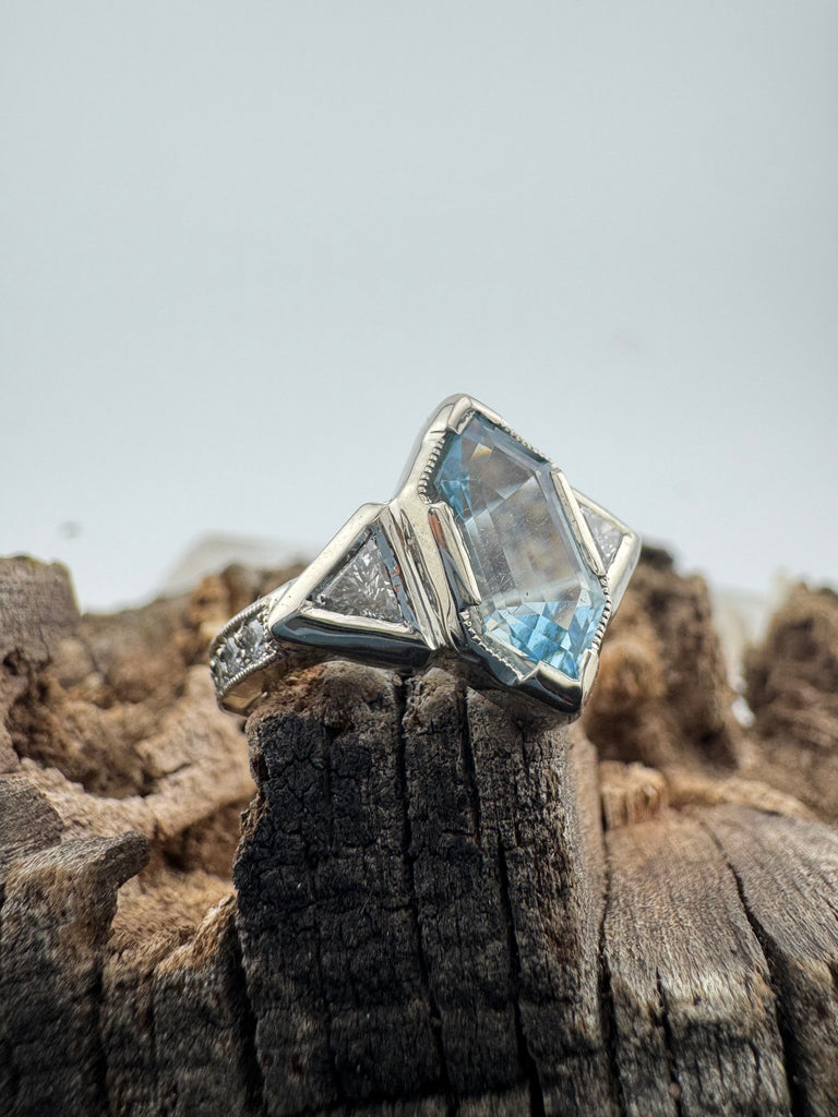 Aquamarine/diamonds ring