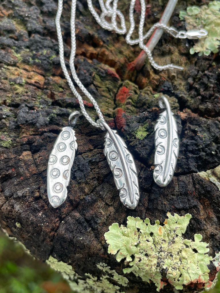 Birds of a feather 🪶 phish inspired pendant