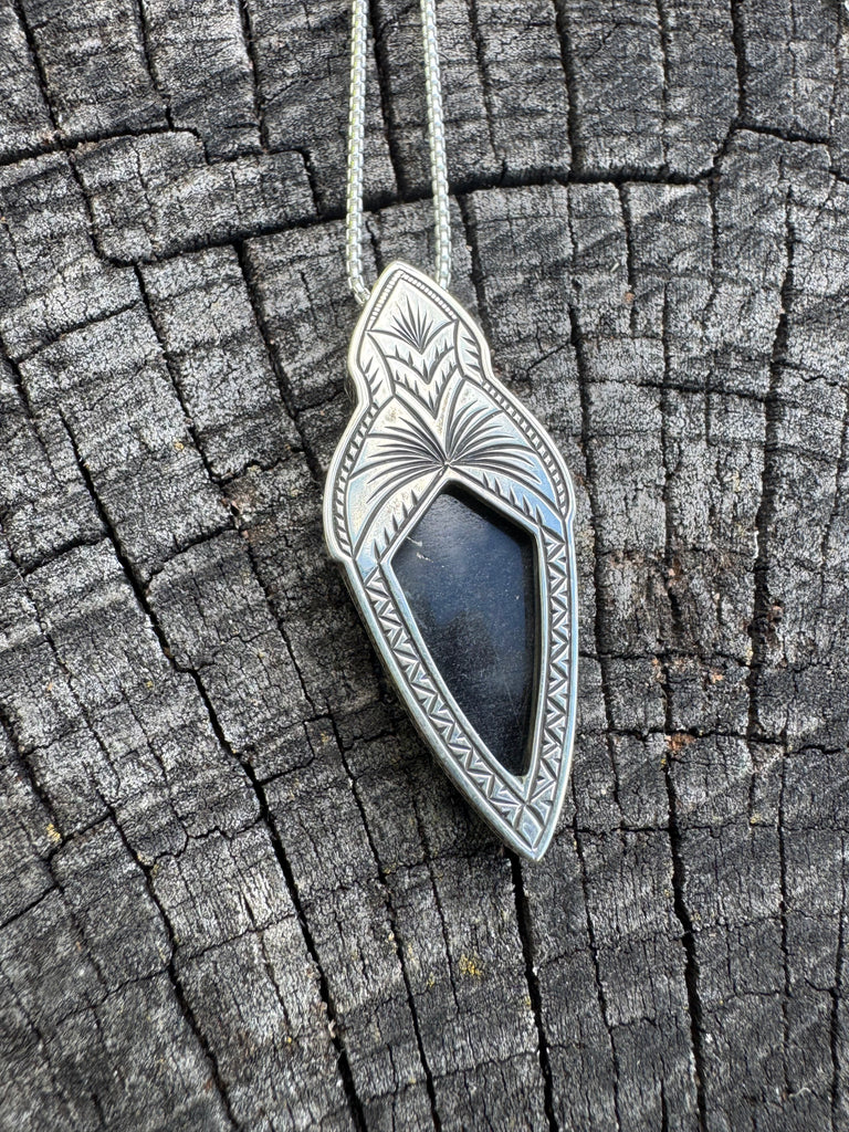 Wyoming black jade x white diamond