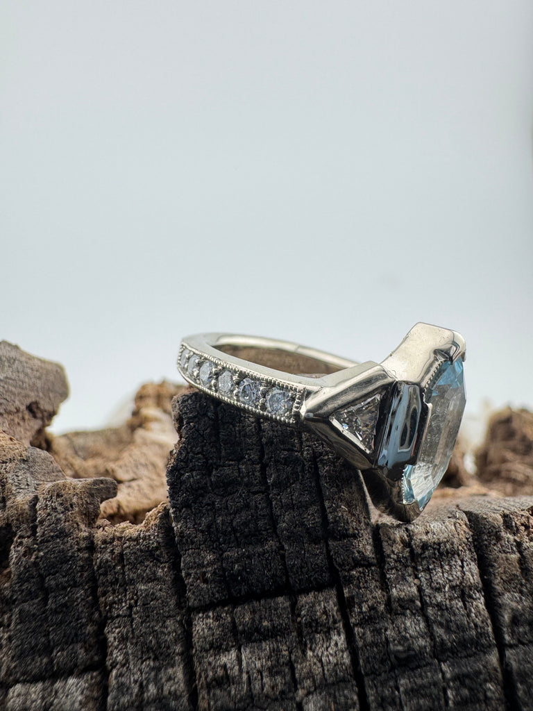 Aquamarine/diamonds ring