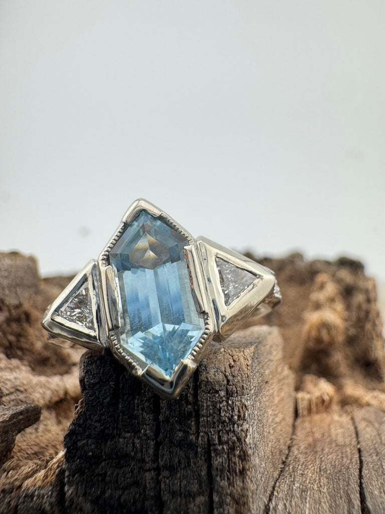 Aquamarine/diamonds ring