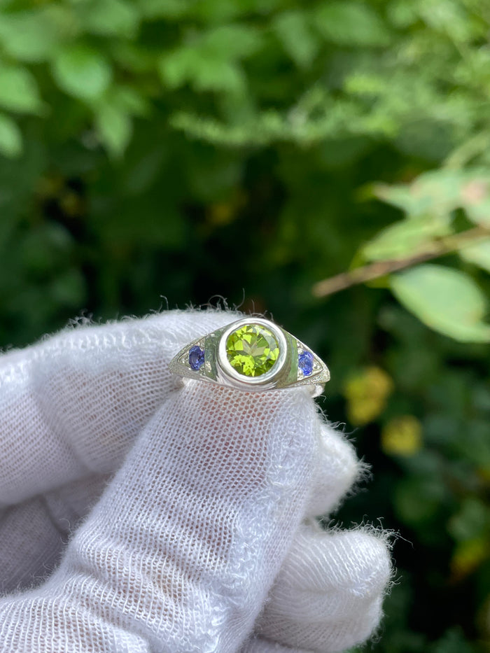 3rd eye ring // peridot and tanzanite