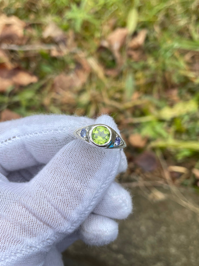 3rd eye ring -peridot/tanzanite