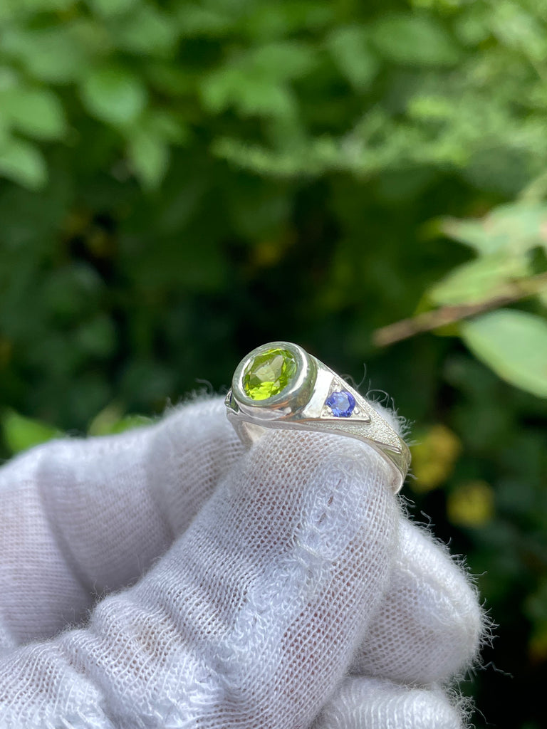 3rd eye ring // peridot and tanzanite